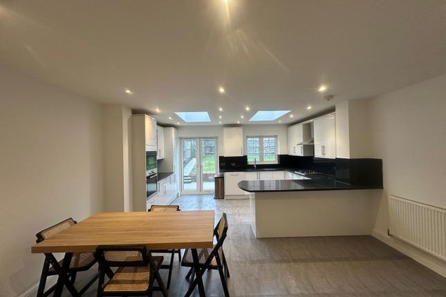 18, Capel Crescent , Stanmore photo 2