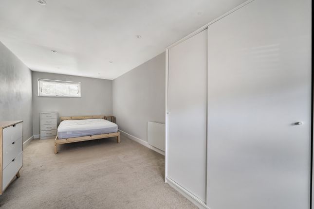 Flat 2, 40, Carey Street, Berkshire photo 4