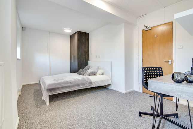 Flat to rent in 240 Burlington Rd, New Malden 4Nn, United Kingdom, Kingston Upon Thames