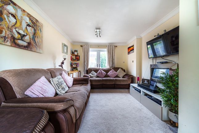 End terrace house for sale in Tangmere Drive, Lordshill, Southampton
