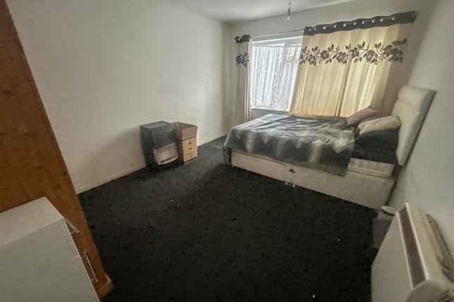 44, Ramplings Avenue, Clacton-On-Sea photo 2