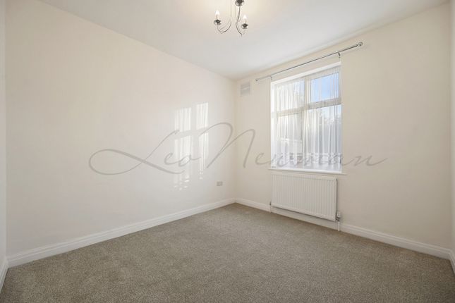 15 2 Bed Lodge Court, High Street, Hornchurch photo 2