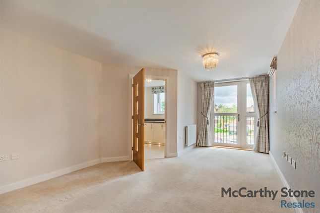 4 Heathlands, Beaconsfield Road, Slough photo 2