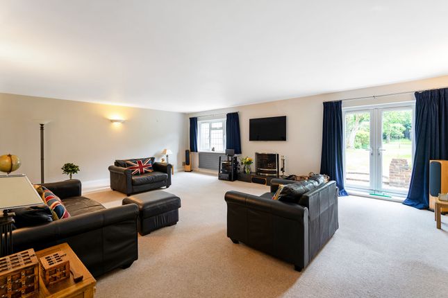 Oakwood, Hale House Lane, Churt, Farnham photo 3
