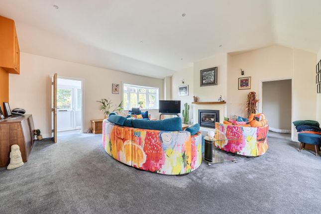 220, Leigh Road, Chandler's Ford photo 2