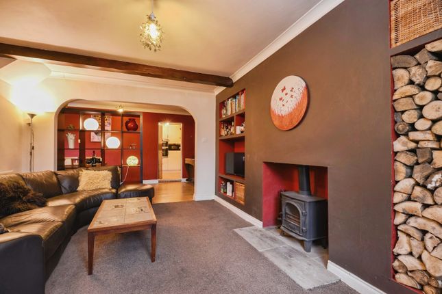 27, Pine Road, Guisborough photo 2