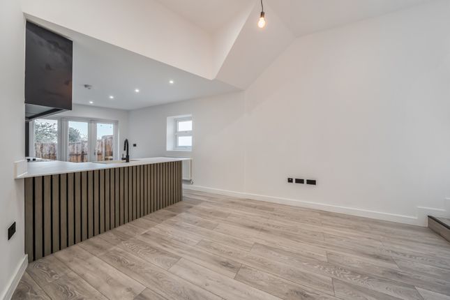 2B,, Knowles Hill Crescent, London photo 4