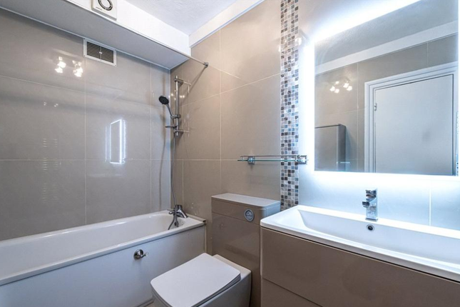 Flat 347, Park West, London photo 2