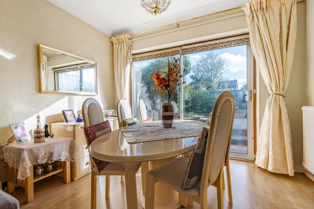 Flat for sale in Surbiton, Kingston Upon Thames