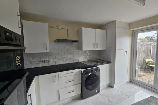 Beehive Lane, Basildon photo 2