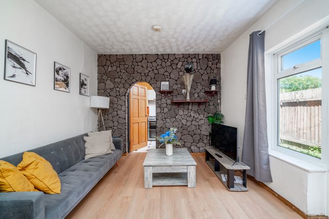 11 Lester Mews, Frederick Street, Luton photo 4