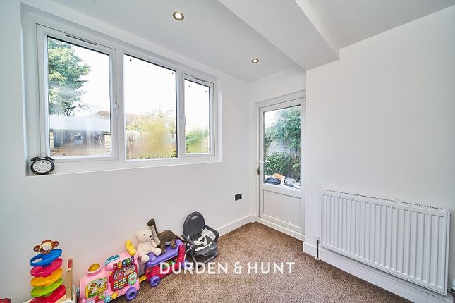 Flat to rent in Willingale Road, Loughton