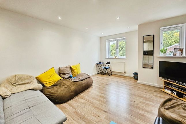Coleridge Court,Apartment 4, Burns Road, Royston photo 2
