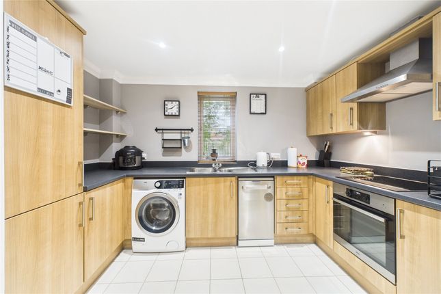 13, Mallard Place, Farnborough photo 3