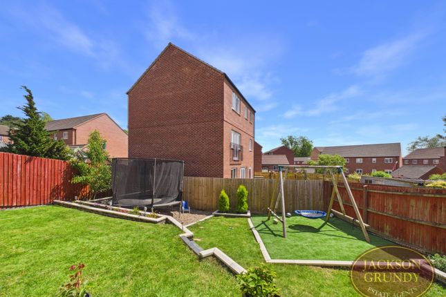 6, Hedgerow Lane, Northampton photo 2