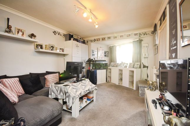 Flat 2, Springbok House, Heycroft Way, Chelmsford photo 2