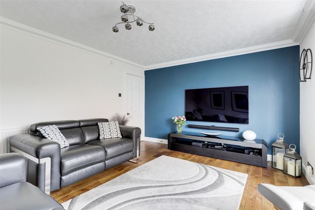 7 Larch Close, Nottingham photo 4