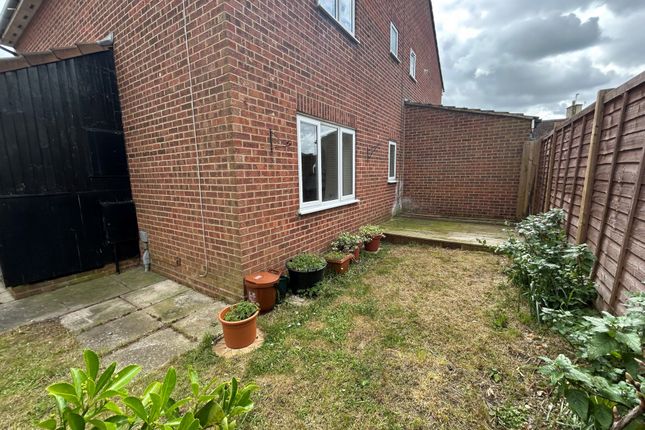 31, Hampden Close, Epping photo 3