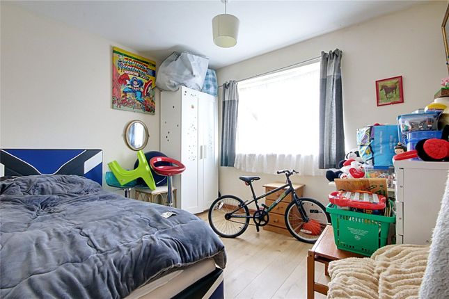 3, Rossmore Close, Enfield photo 2