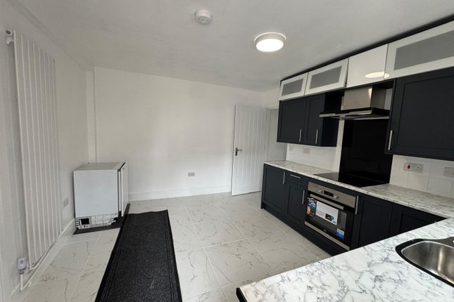 62B, Fountains Road, Luton photo 4