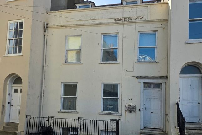 4-bed flat on 44, East Street, Weymouth, £250,000
