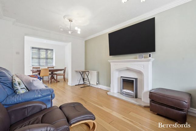 8, Waltham Close, Brentwood photo 2
