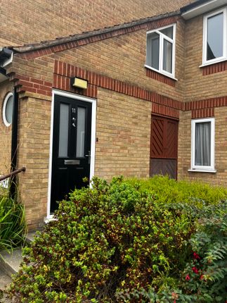 Flat to rent in Berkeley Court, Stamford