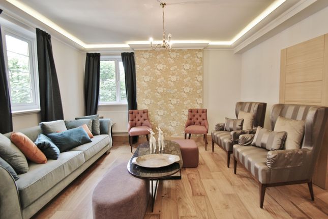 Flat 11 Marlborough Court, Pembroke Road, London photo 2