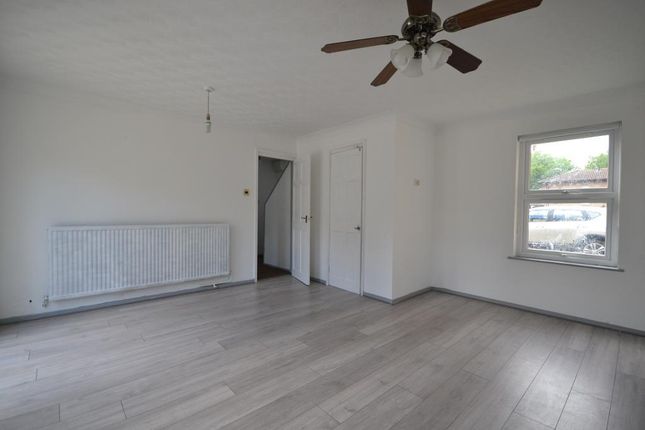 35, Clapham Place, Milton Keynes photo 4