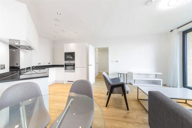 Flat 256 Baronet House, 9, Lakeside Drive, London photo 4