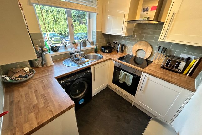 3 Holne Court, Kinnerton Way, Exeter photo 2