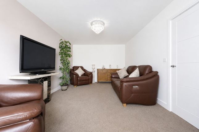 21 Sherbrook Drive, Southport photo 4