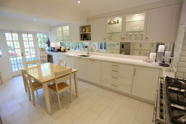 18, St. James Avenue, Ewell photo 3