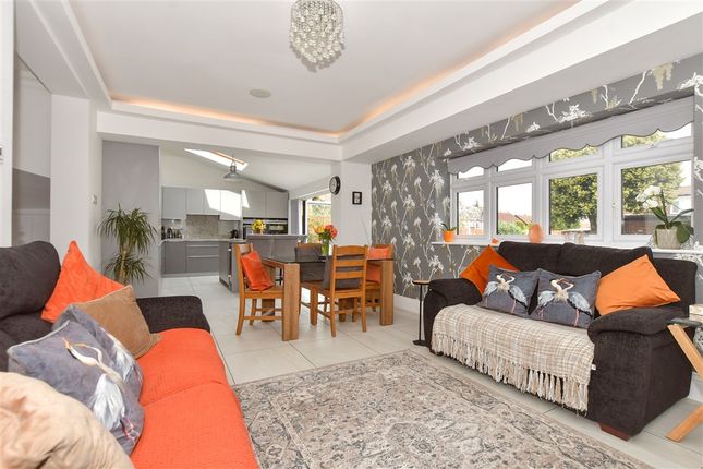 Newhall Drive, Romford photo 4