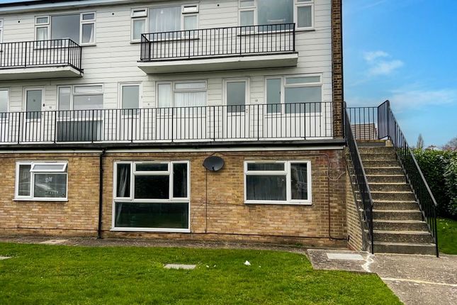 1-bed flat on Flat 4 Clandon Court, 69 Burnt Ash Lane, Bromley, £95,000