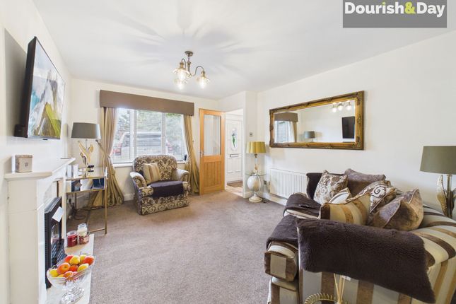 5 Walland Grove, Stafford photo 2