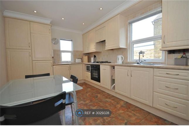 Richmond Crescent, Staines photo 2