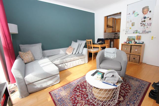 Thumbnail Flat to rent in Cape Yard, Quay 430, Wapping