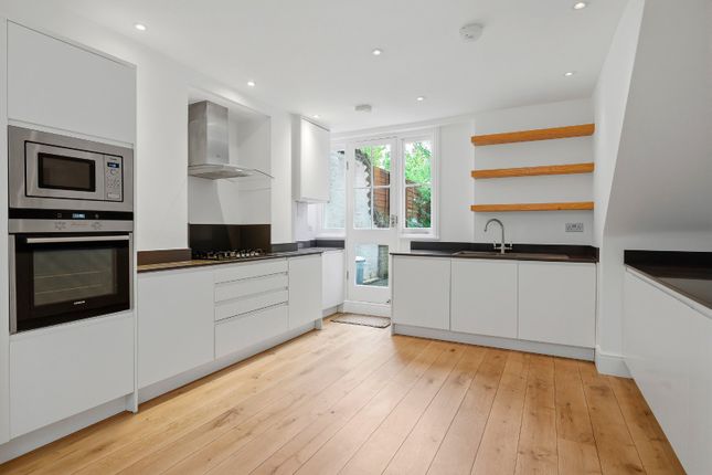 83A,, Brooke Road, London photo 4