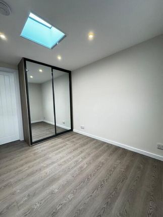 31, Ridgeway, Crayford photo 5