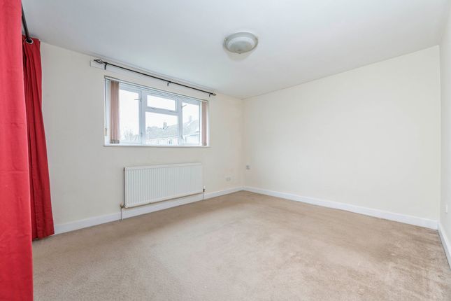 16 Wright Close, Cheltenham photo 4