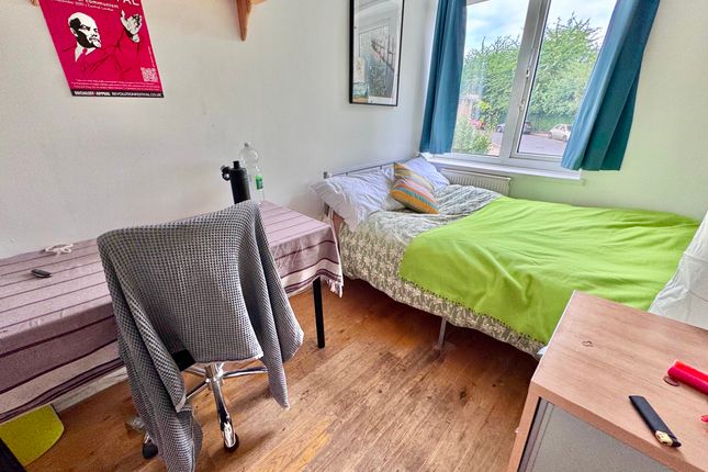 Room 2, 1 Goodinge Close, London photo 3