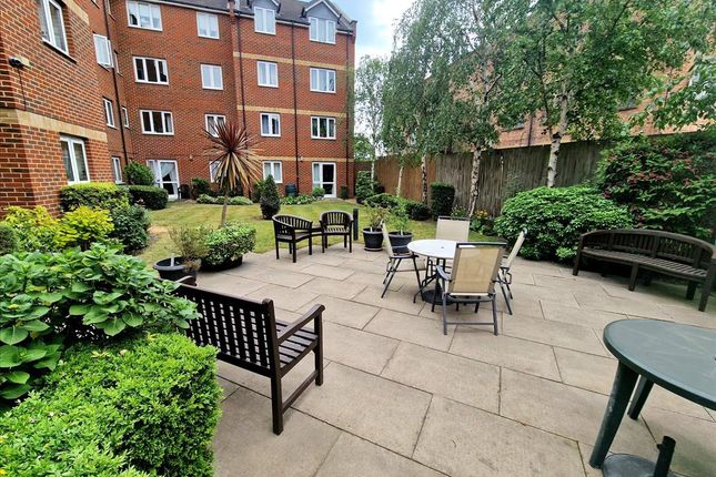 70, Stannard Court, Culverley Road, London photo 2