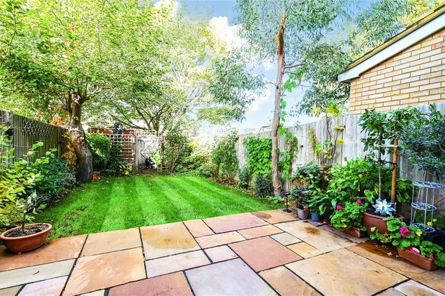 Highwood Close, Hampshire photo 4