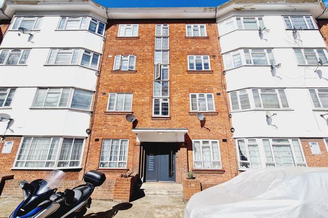 Flat to rent in East Vale, The Vale, London