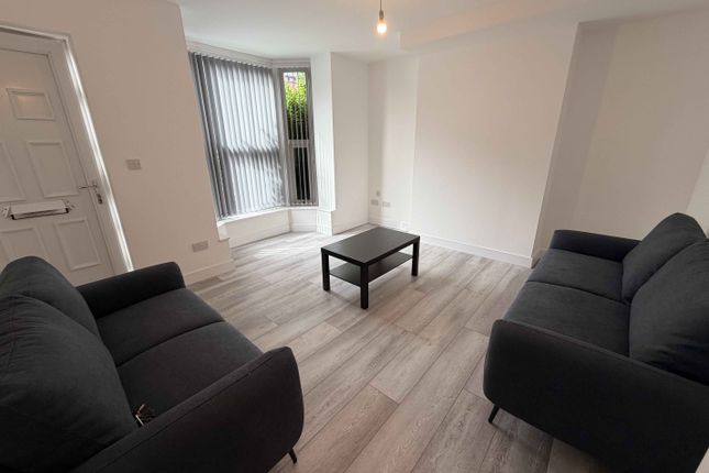 Ashville Terrace, Hyde Park photo 5