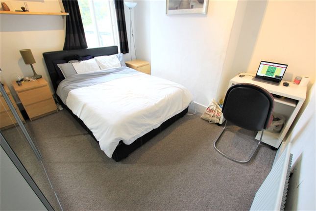 Room to rent in 69 Gosterwood Street, London