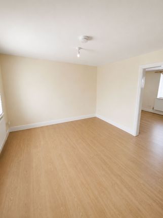 25 Castle Square, Merthyr Tydfil photo 3