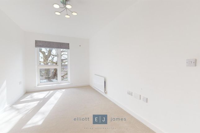 Flat to rent in Newmans Lane, Loughton