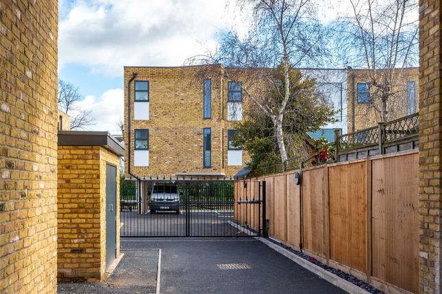 Thumbnail Flat for sale in Sandycombe Road, Kew, Surrey